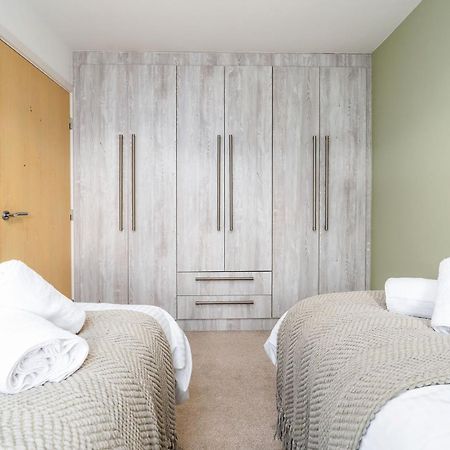 6 Guests - 3 Bedrooms - Free Wi-Fi - Manchester Exterior photo