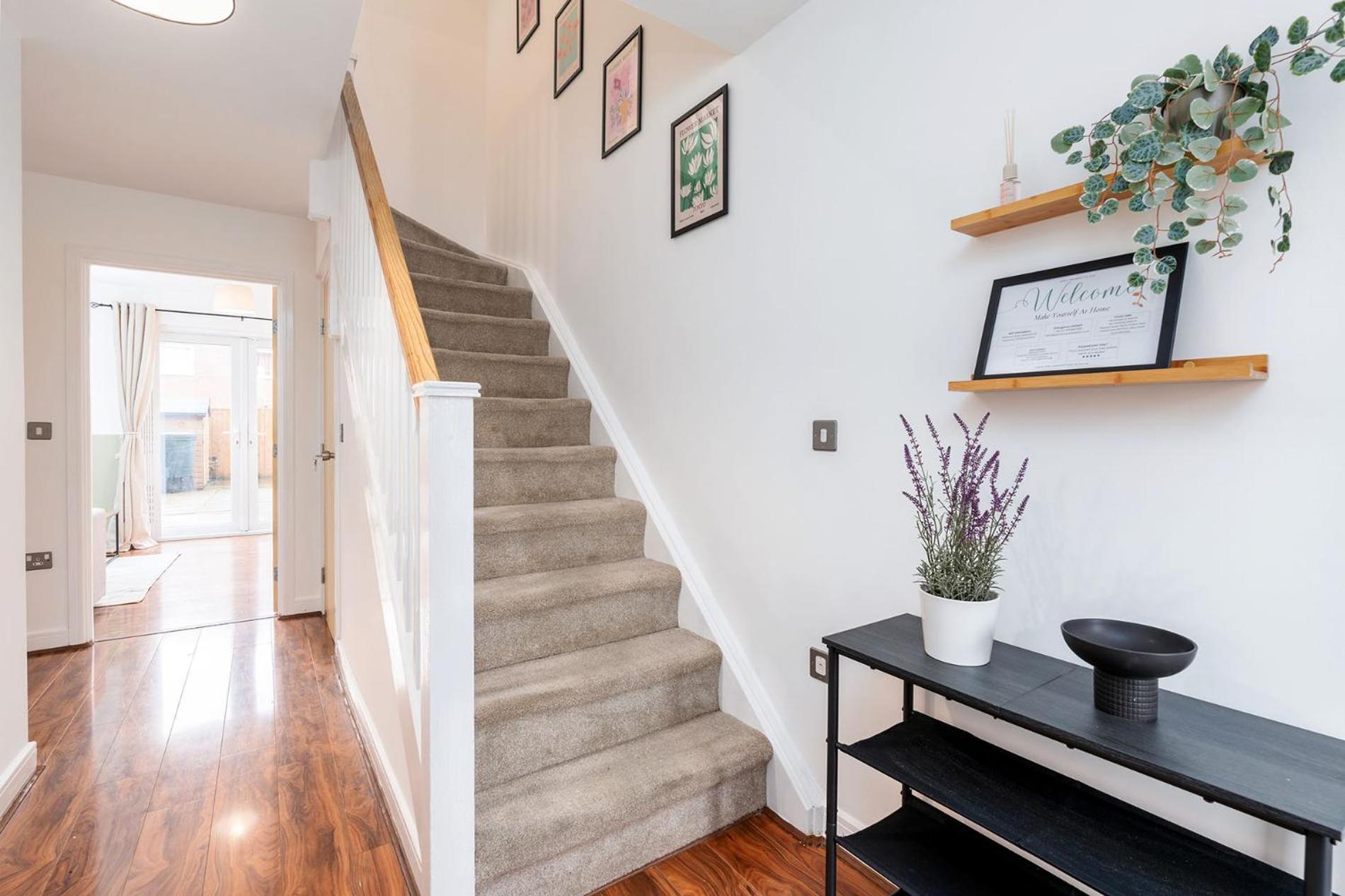 6 Guests - 3 Bedrooms - Free Wi-Fi - Manchester Exterior photo